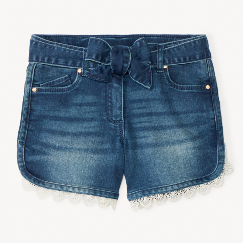Short en jeans avec ceinture à nouée et détail en dentelles 